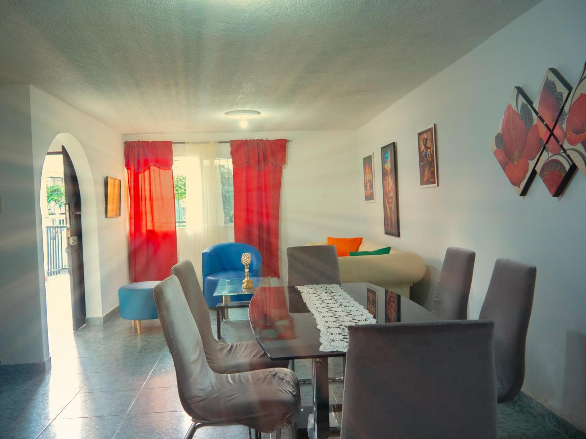 Сasa de vacaciones Lovely And Close To Airport, Sea, And Old Town *
