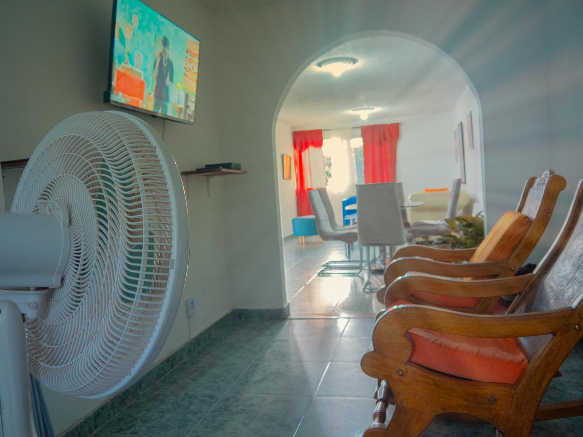 Сasa de vacaciones Lovely And Close To Airport, Sea, And Old Town